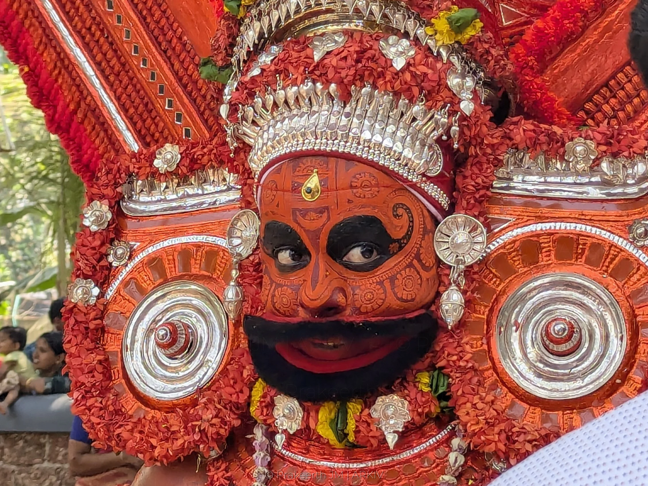 Kodum Purikavum Erinjipoovum — Poomaruthan Theyyam