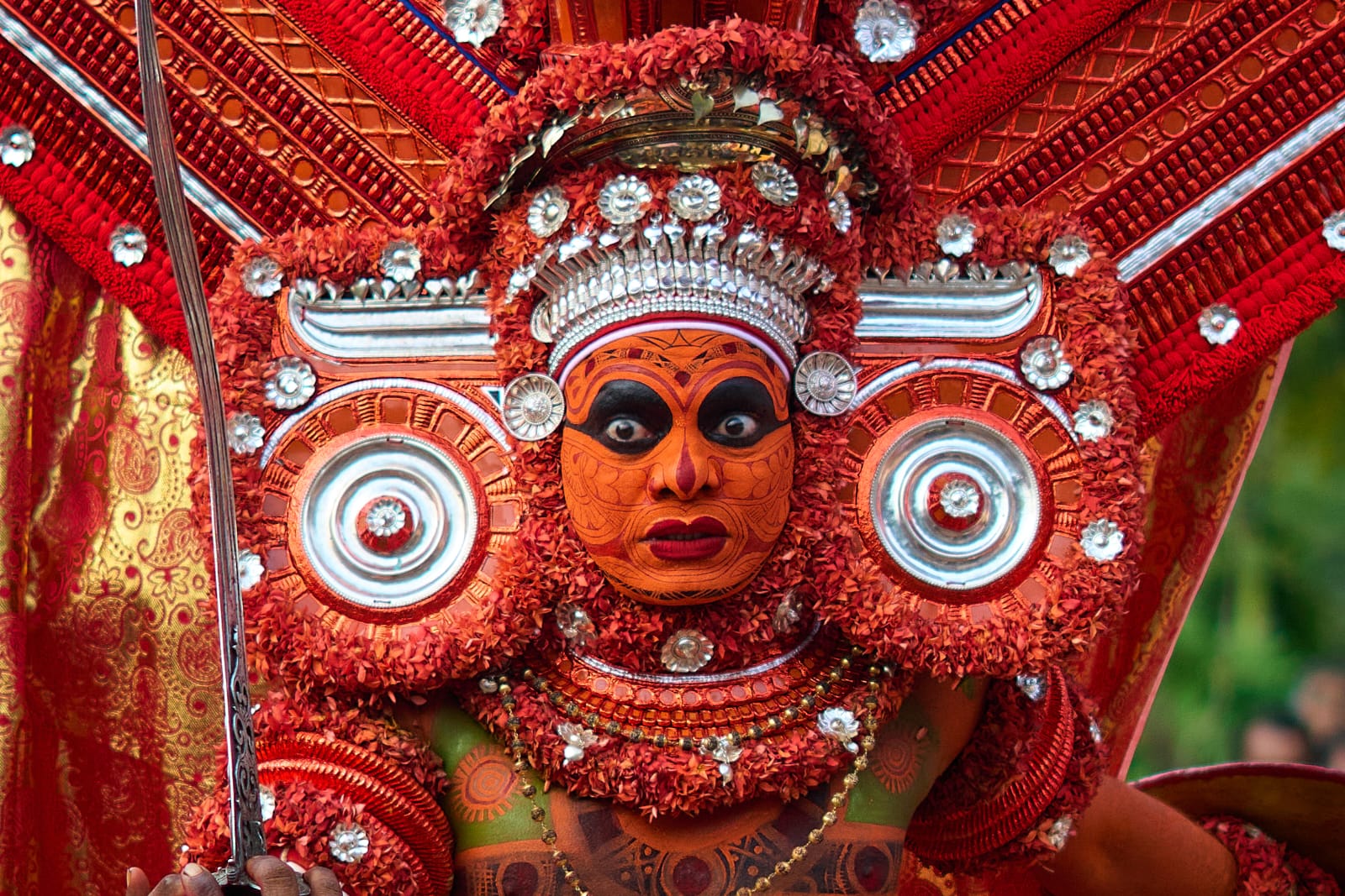 Mankannum Kozhippoovum — Vairajathan