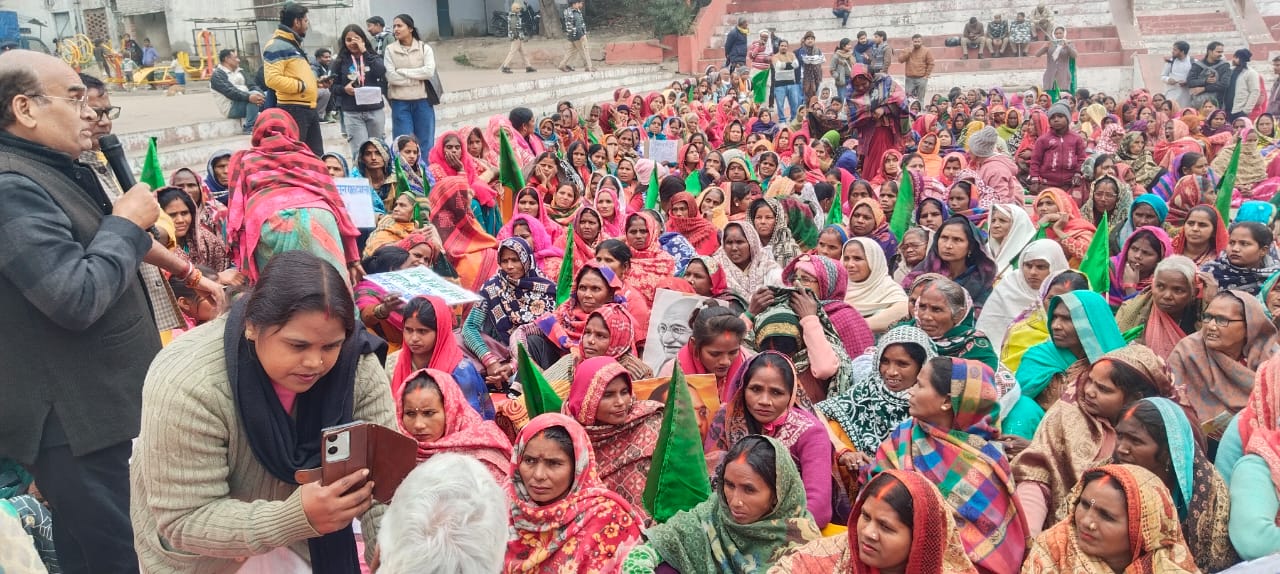 भारी जनाक्रोश का गवाह बनता बनारस। 