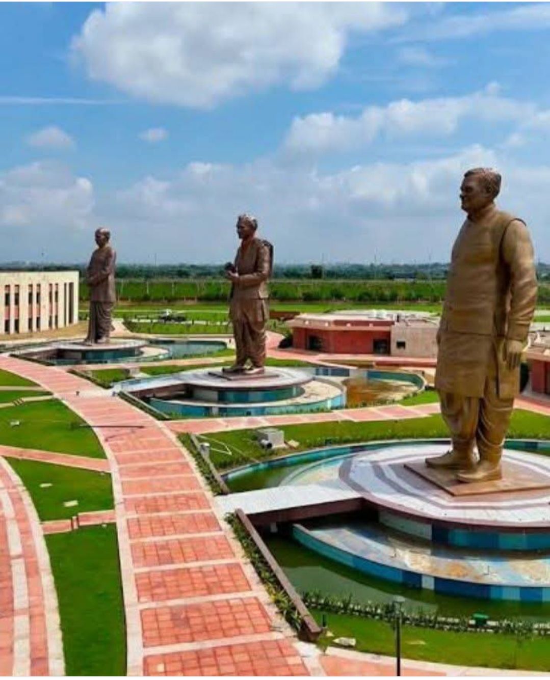 सांप्रदायिक सत्यानाशियों की काट में लगे जातिवादी नफरती चिंटू, क्या होगा इस देश का?