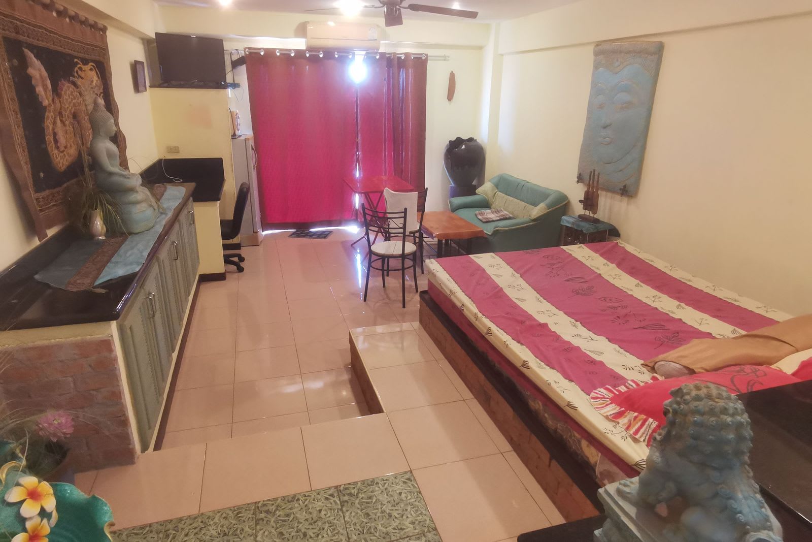 Studio Condo for Sale in Jomtien Beach Condominium, Pattaya, Thailand 3