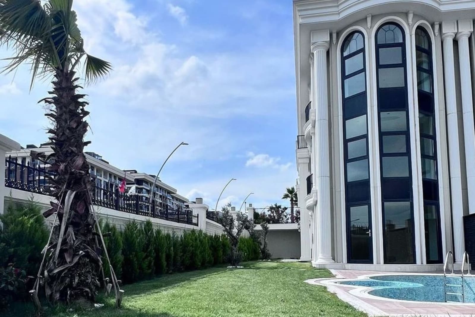 5-Bedroom Villa for Sale in Buyukcekmece, Istanbul, Turkey 2