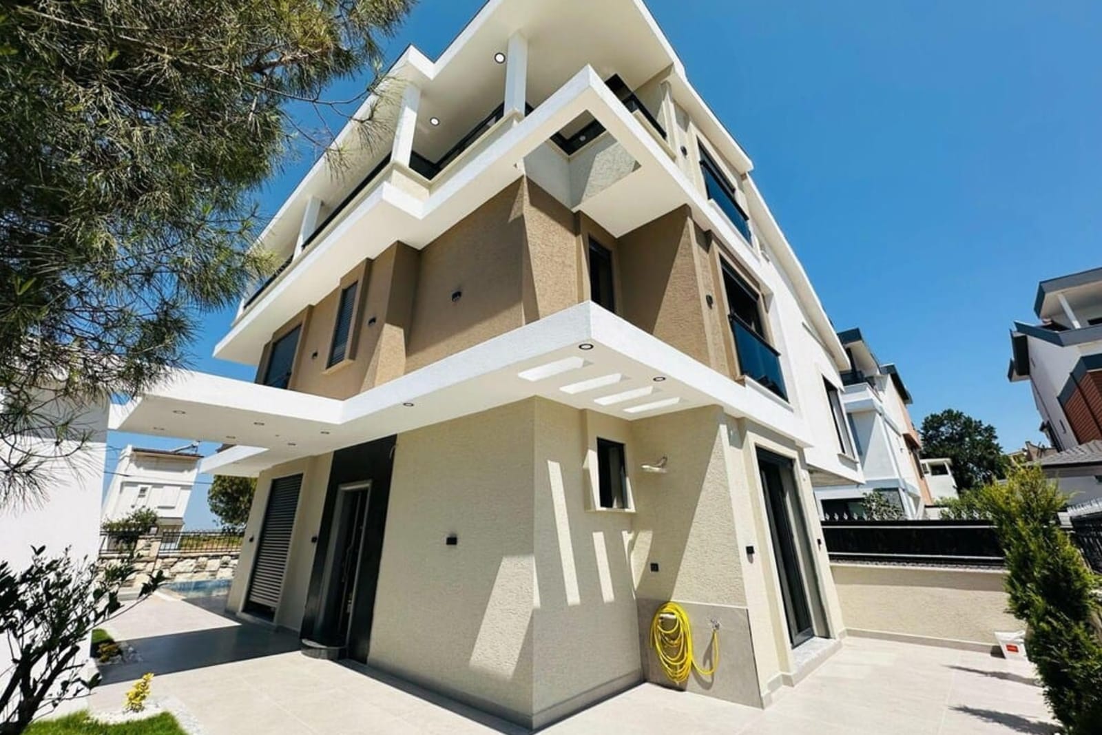 4-Bedroom Villa for Sale in Altinkum, Didim, Turkey