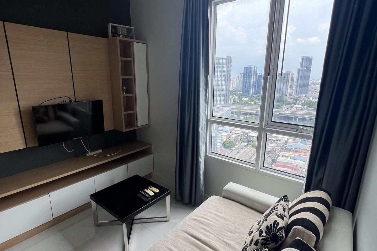 1‑Bed Corner Condo, The Bloom Sukhumvit 71, Phra Khanong Nuea, Bangkok 2