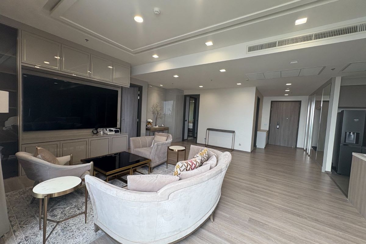 4‑Bedroom Luxury Condo – Wat Phraya Krai, Bangkok 3