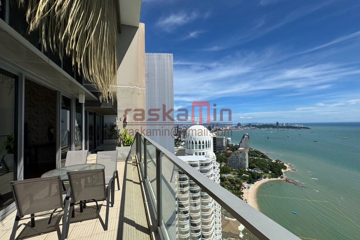 5‑Bedroom Luxury Condo in Central Pattaya