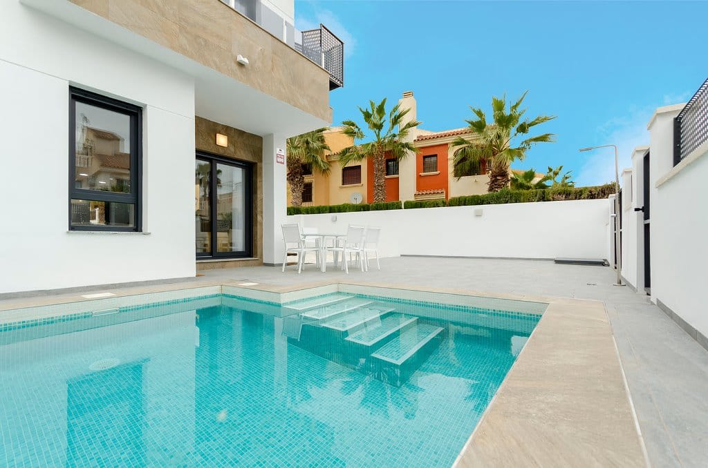 3-Bedroom Modern Villa with Pool in Torreta