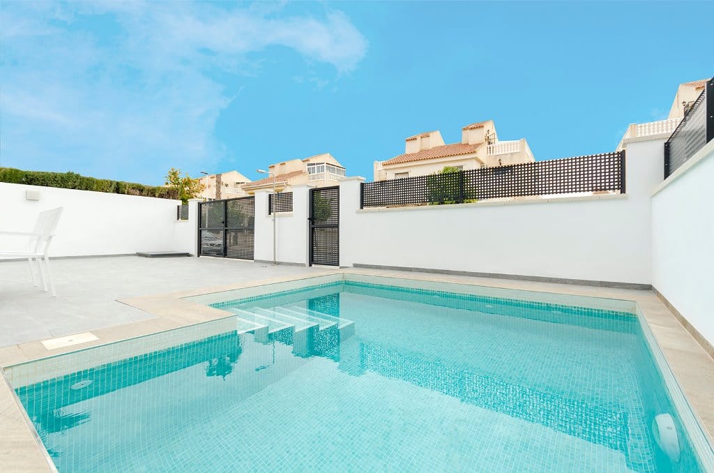 3-Bedroom Modern Villa with Pool in Torreta 3