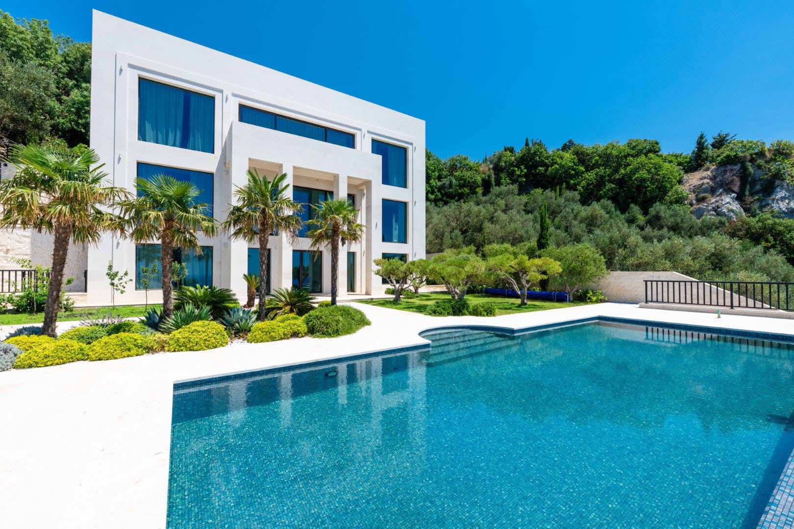 3-Bedroom Designer Villa in Skočiđevojka, Budva 4