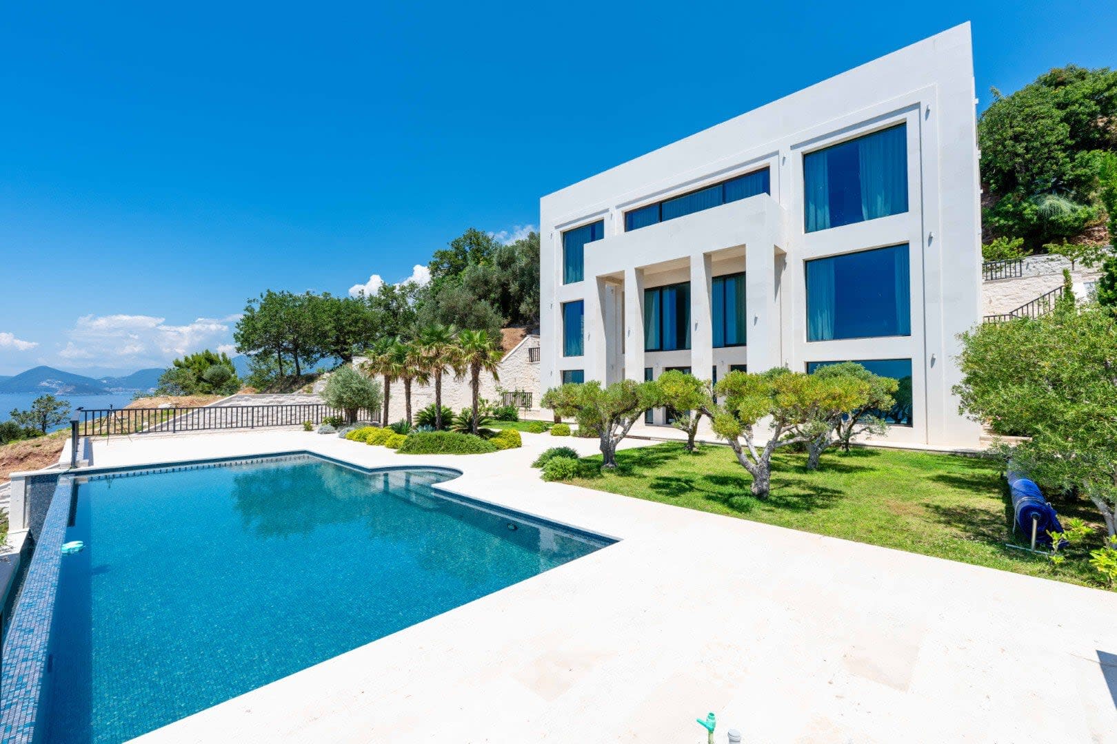 3-Bedroom Designer Villa in Skočiđevojka, Budva 5