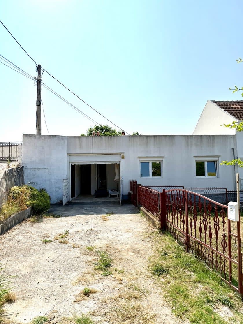 Dobra Voda Bar'da 75.000 €'ya Eşyalı Villa