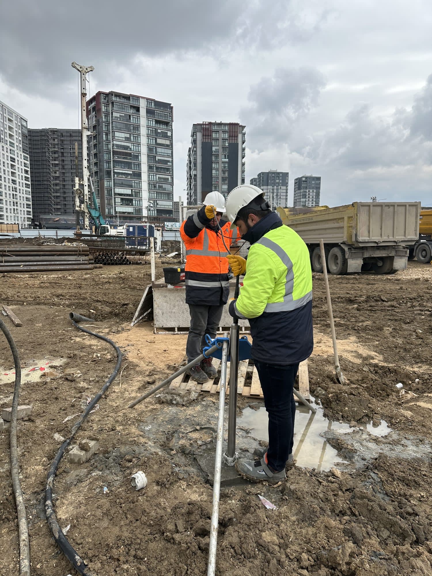 Kuyu İçi Sismik (Downhole) Cihazı