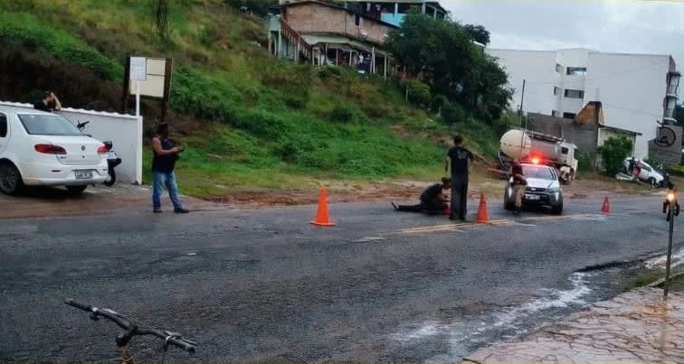 ACIDENTE ENTRE MOTOCICLETA E CARRO É REGISTRADO EM CARMO DE MINAS