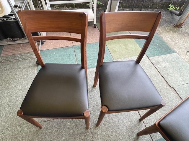 家具の大丸 Renault Chair チェア2脚 中古品 後面と黒合皮座面