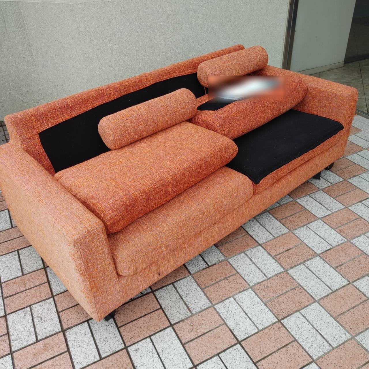 鹿児島市宇宿で処分・回収した3人掛けの布張りソファ