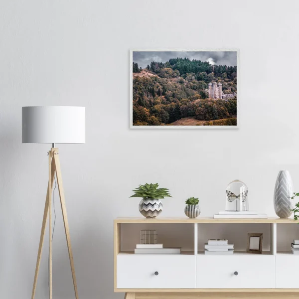 « Frappé d’Estoc » – Art déco – Photo d’un château – cadre en bois Photo d\'art déco d\'artiste auteur encadré en bois premium chêne frêne papier épais premium FSC