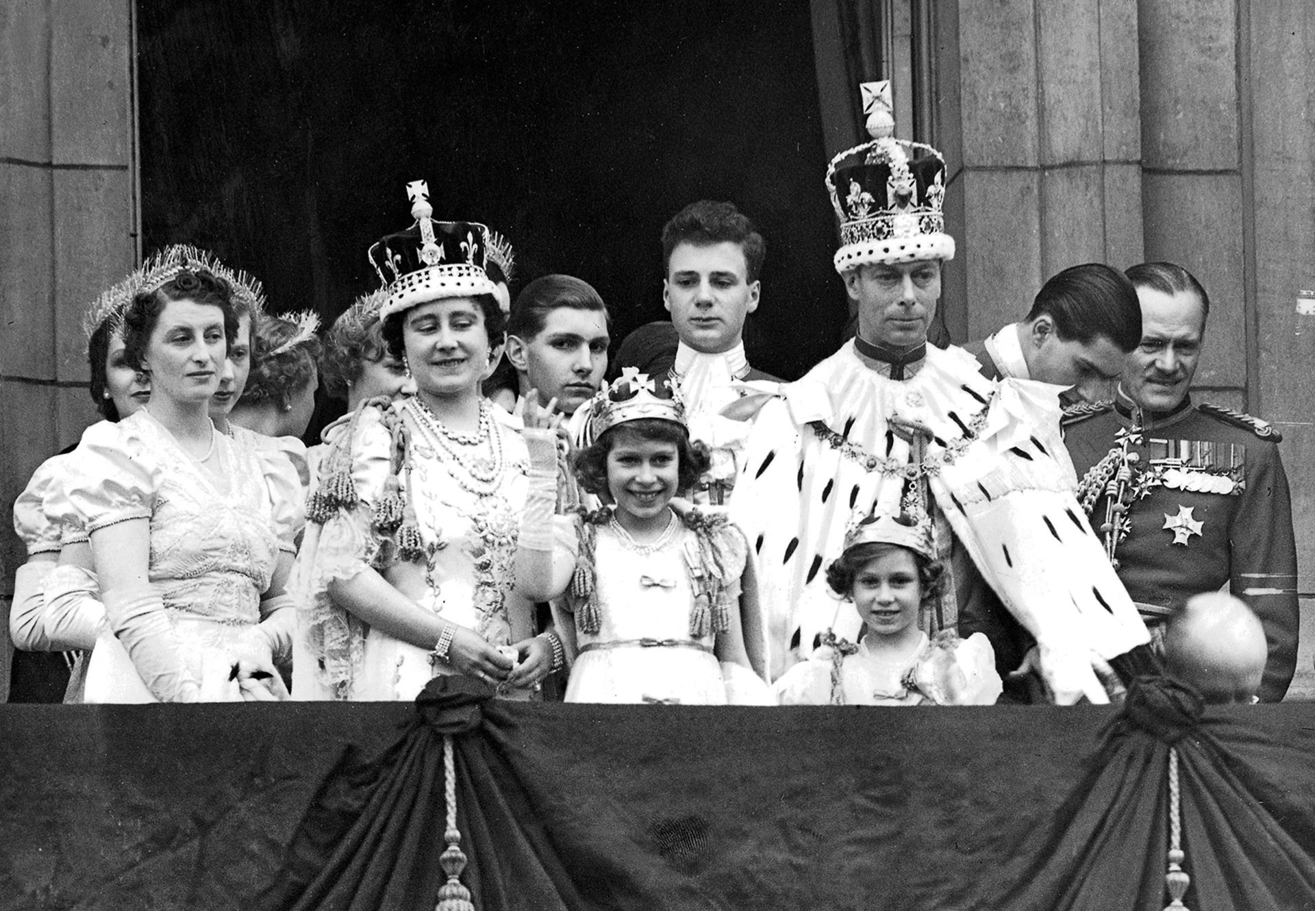 Elizabeth II, Biography, Family, Reign, & Facts