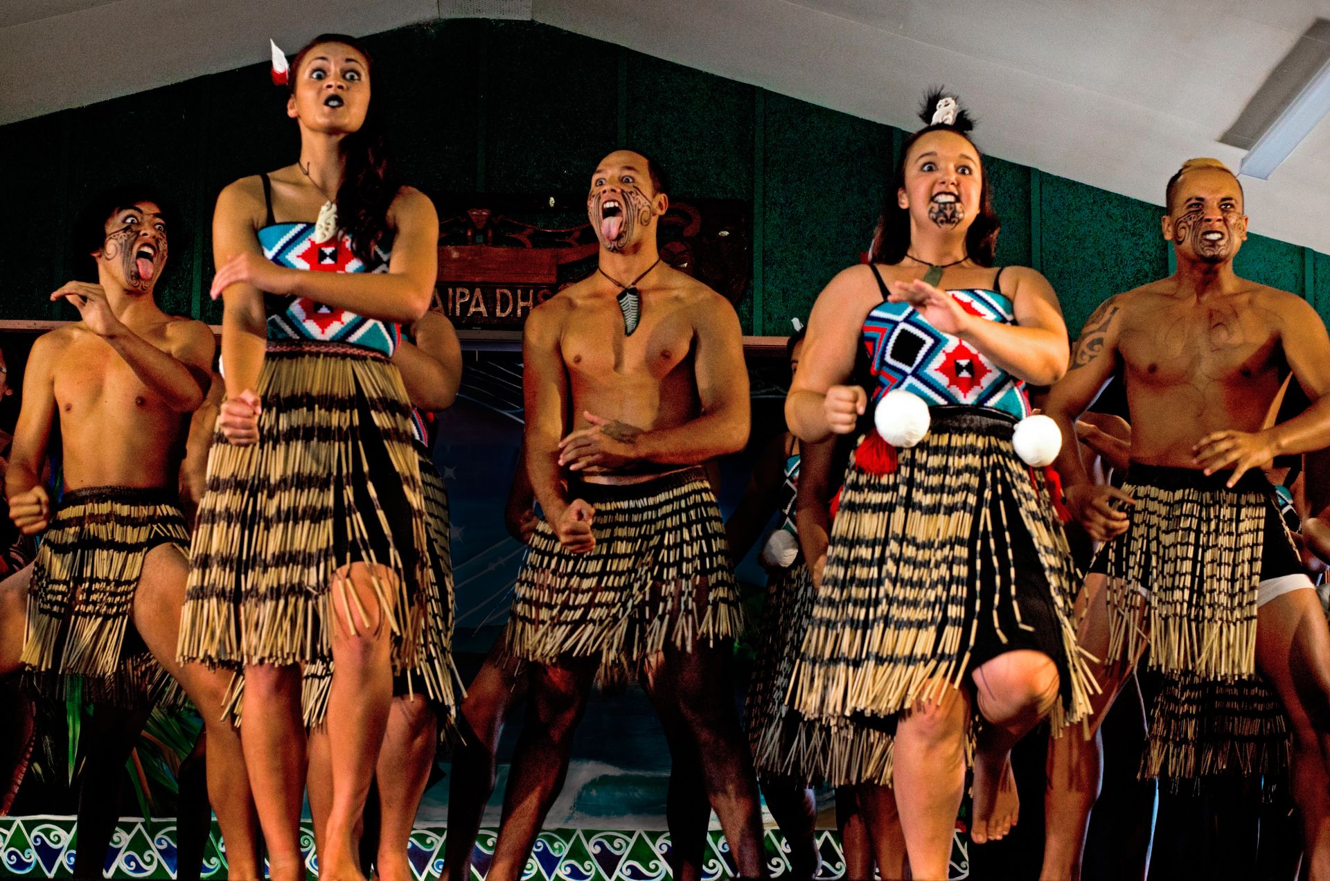 maori-song-and-dance-haka-and-poi-facts-dk-find-out