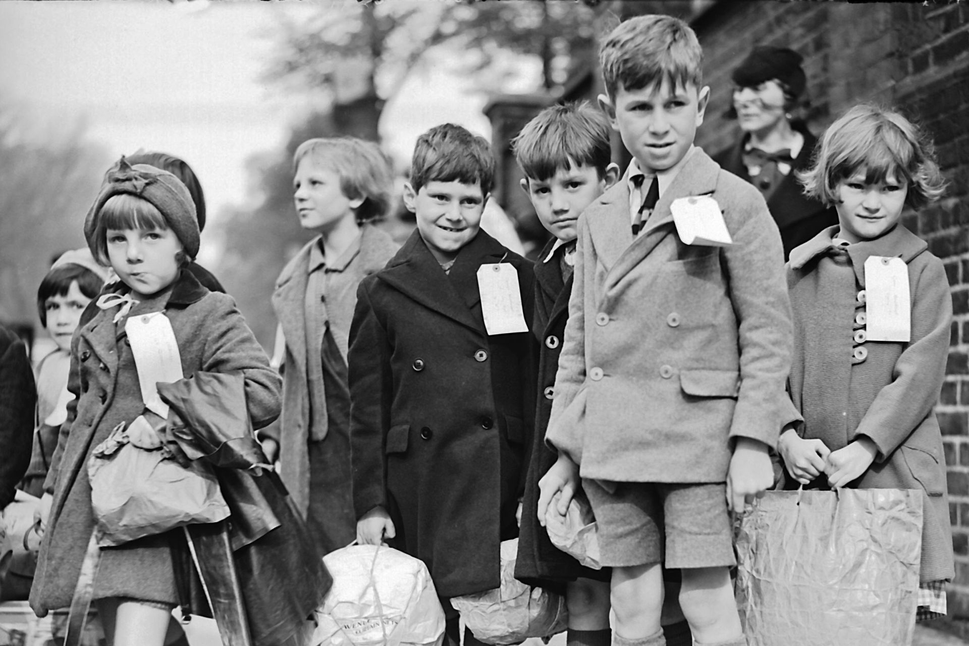 World War II Evacuation | Evacuated Children | DK Find Out
