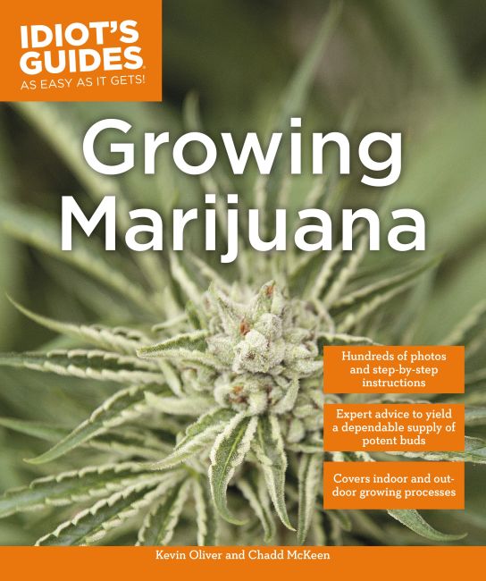 Paperback cover of Growing Marijuana