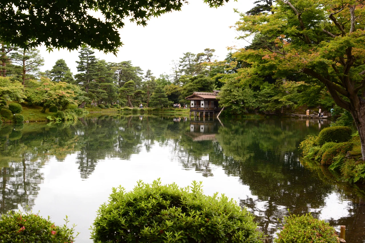 6 Incredible Japanese Gardens thumbnail