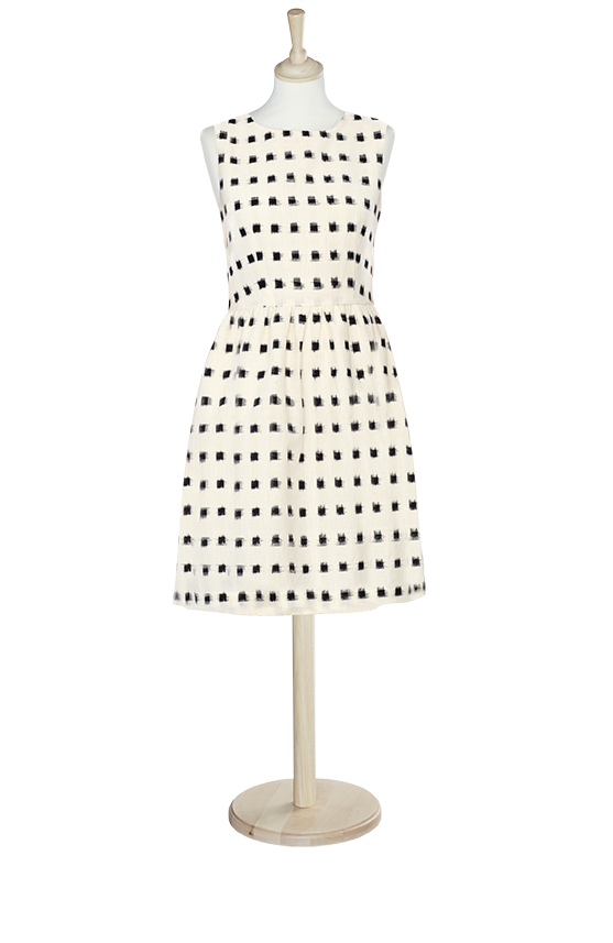 Sleeveless waisted dress (see pp187–190)