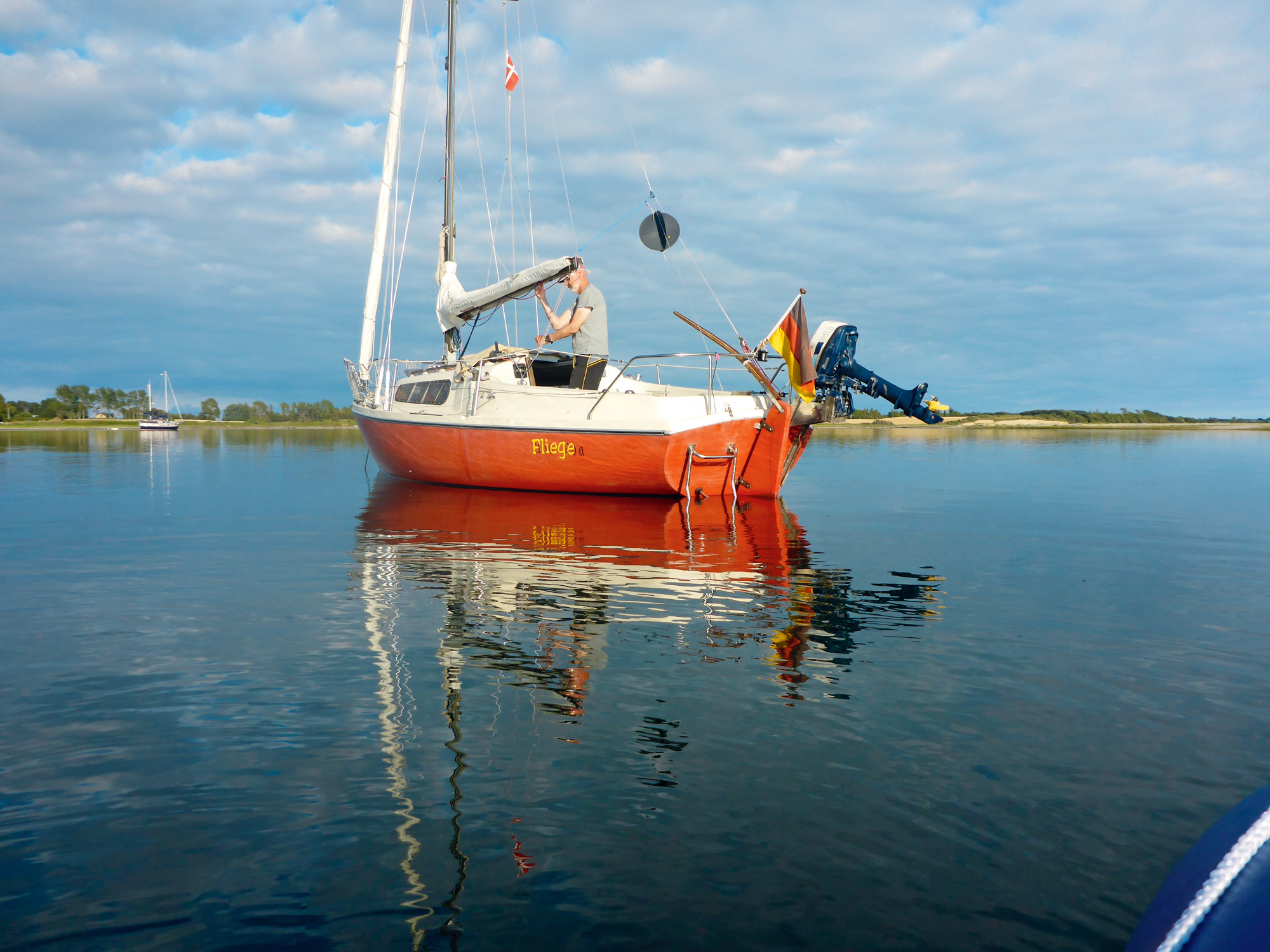 the on small Report: | sea boat YACHT cruiser cruises - open Small