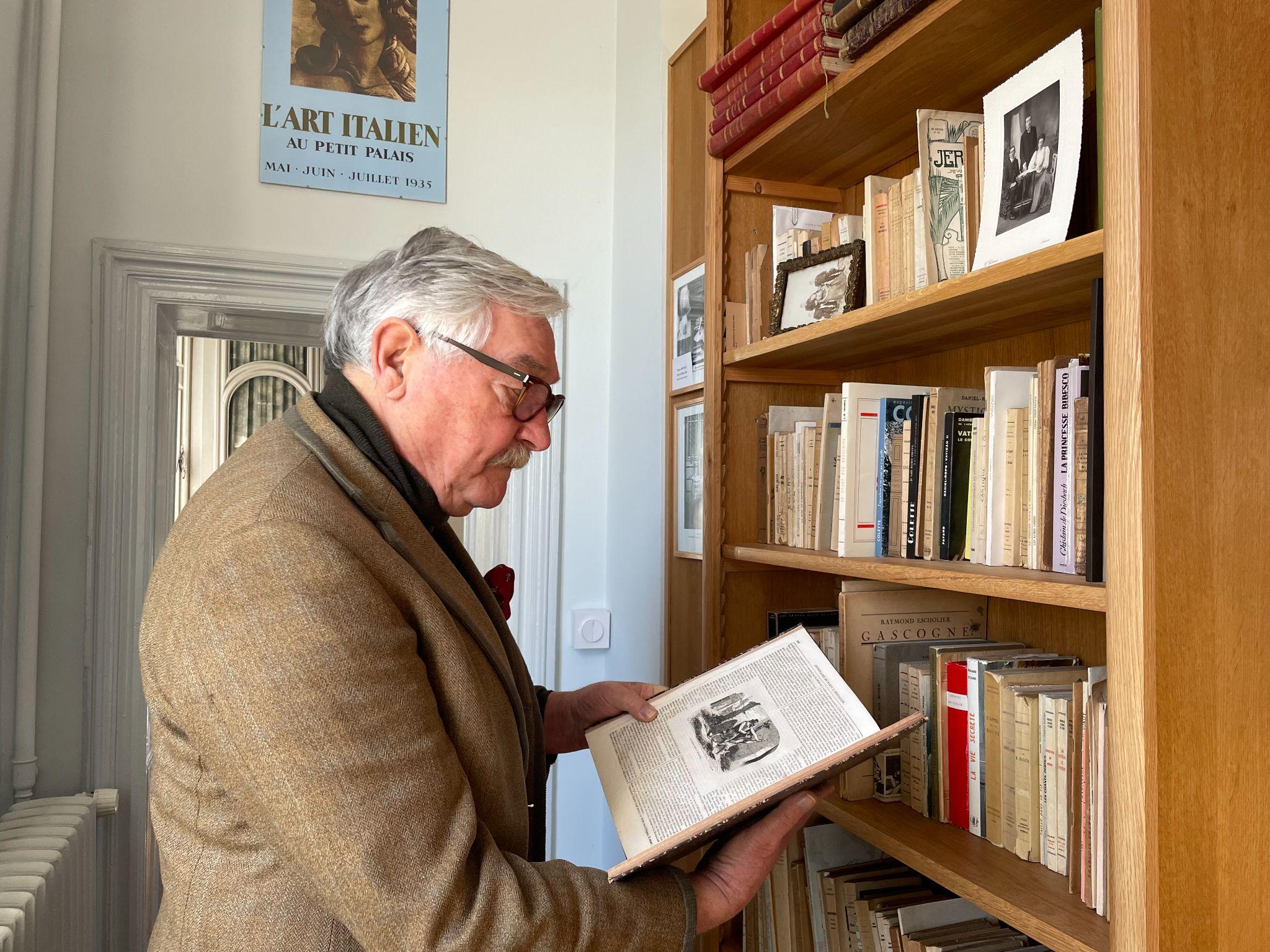 Une image contenant bibliothèque, intérieur, livre, habits

Le contenu généré par l’IA peut être incorrect.