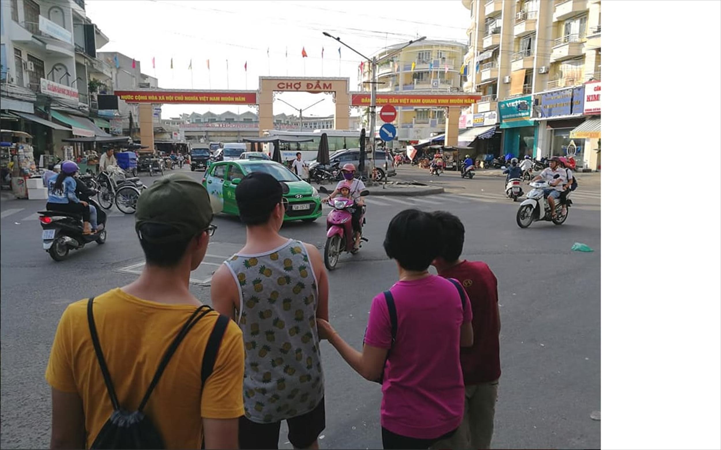 ダム市場