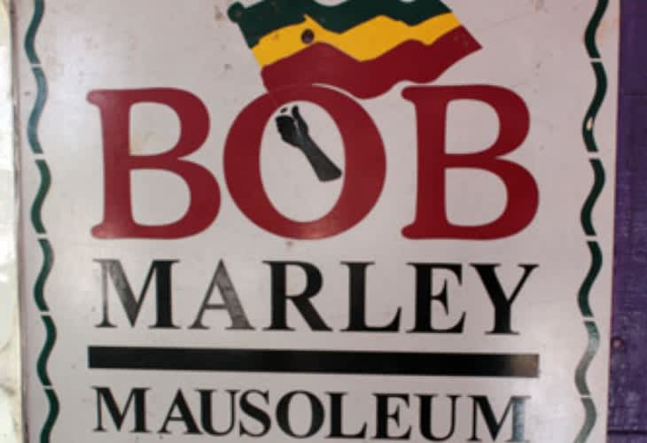 ナインマイル村