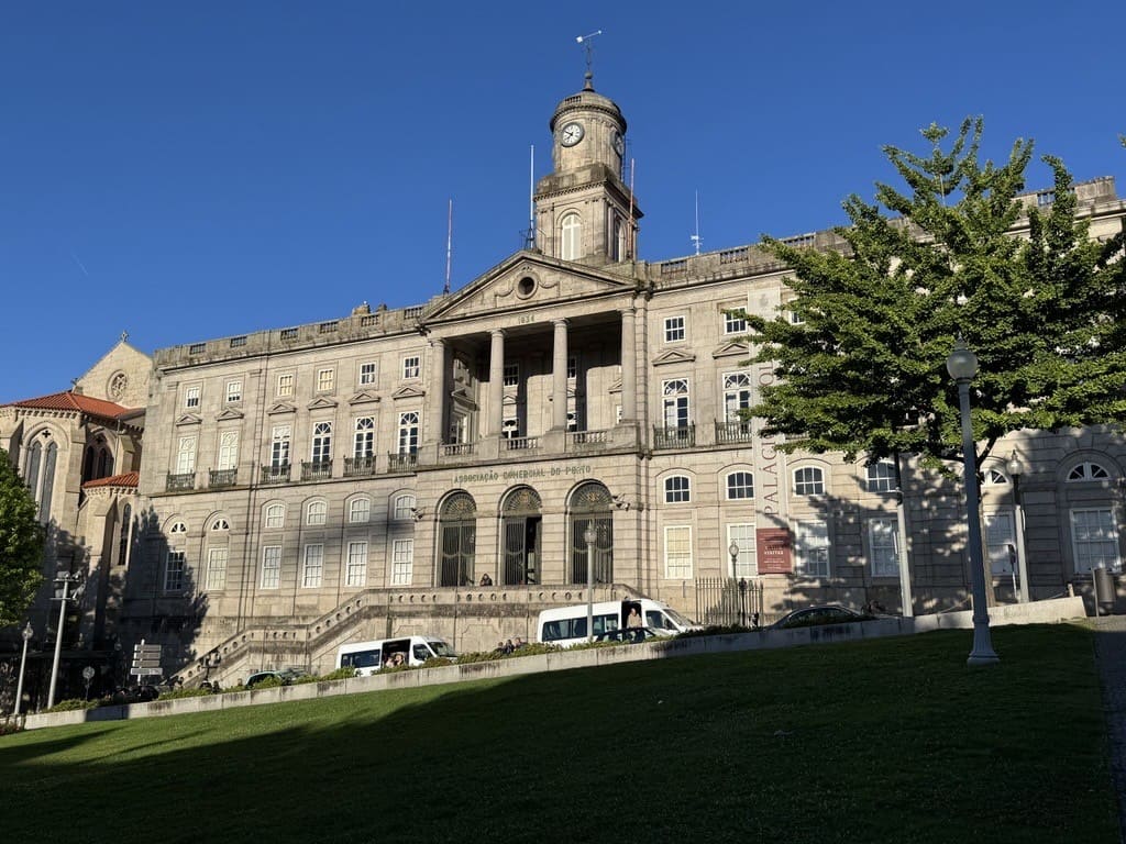 集合場所のボルサ宮殿(Palácio da Bolsa)
