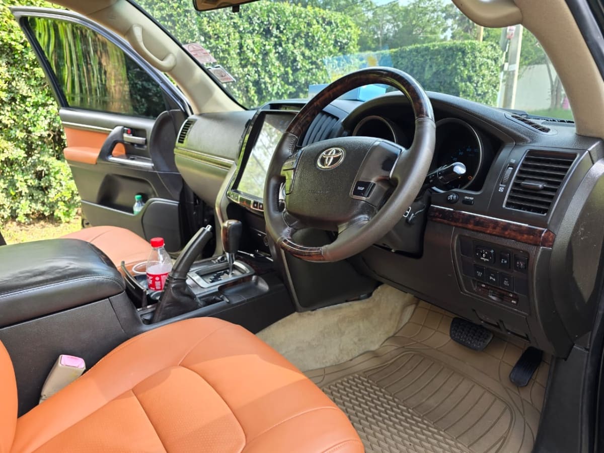 TOYOTA LANDCRUISER 200 SERIES