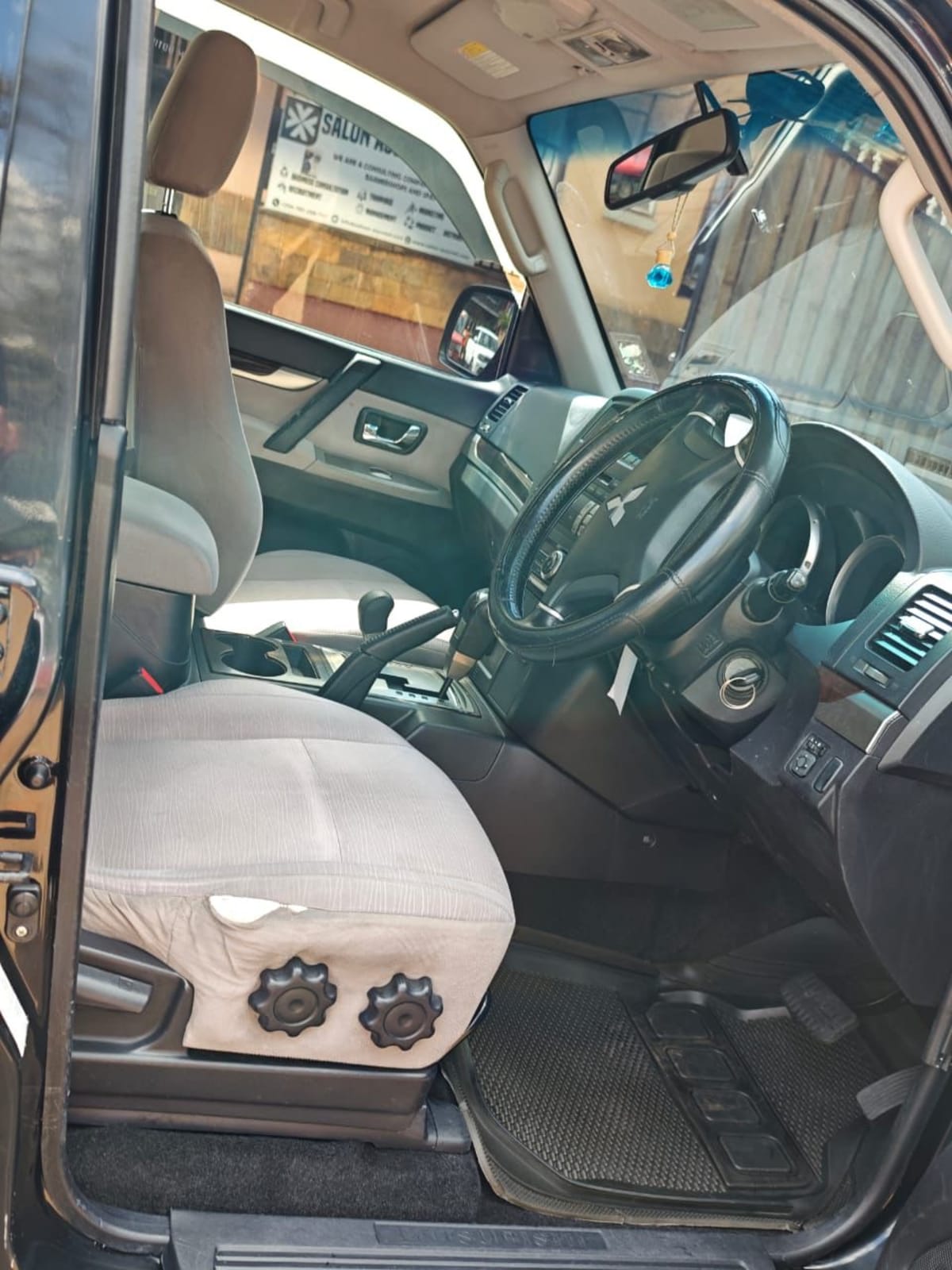 MITSUBISHI  PAJERO