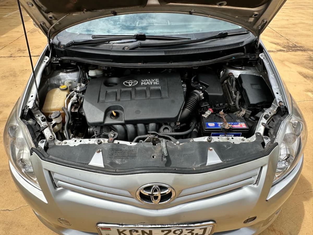 TOYOTA AURIS