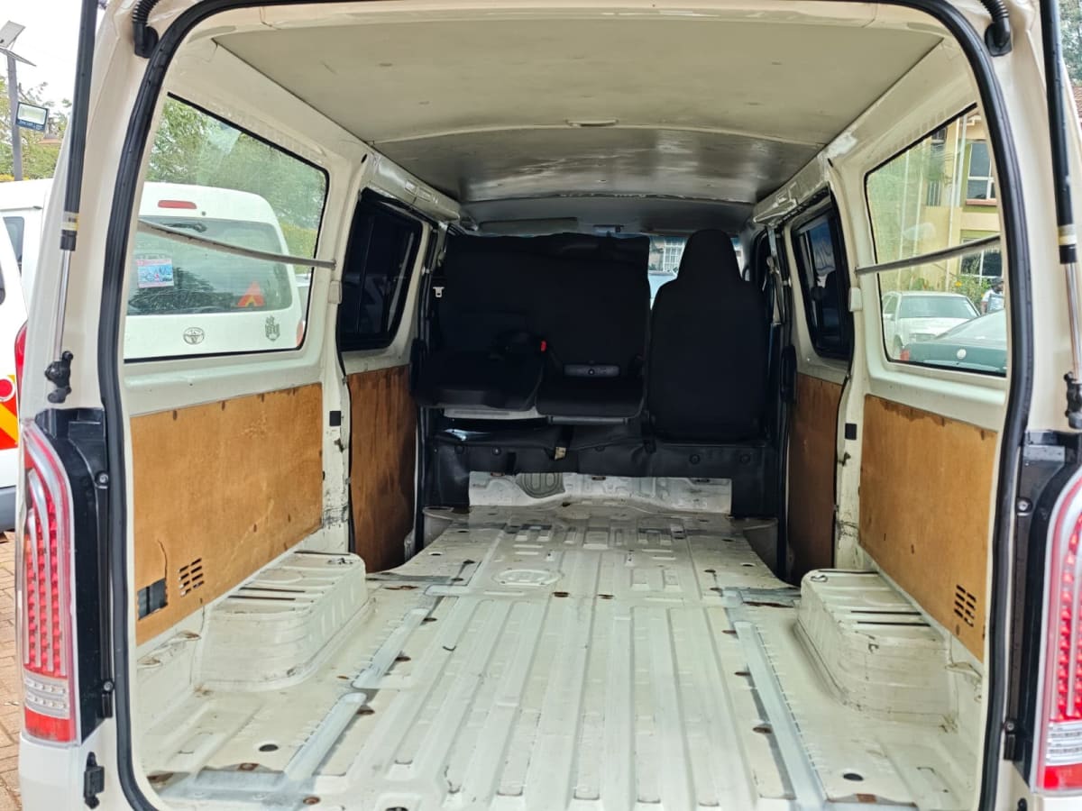 TOYOTA HIACE