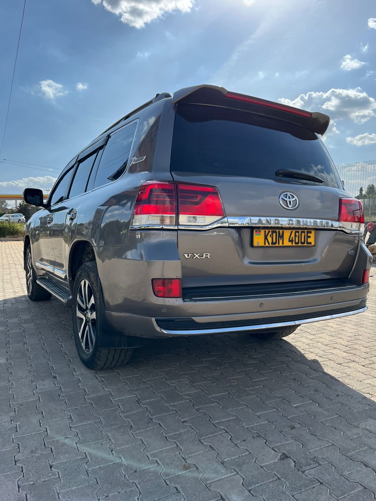 TOYOTA LANDCRUISER V8