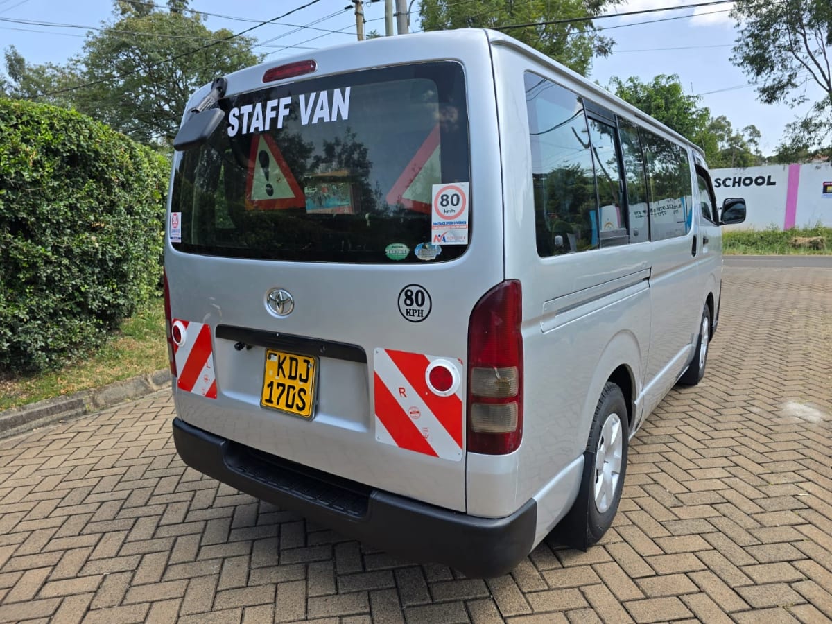 TOYOTA HIACE 7L
