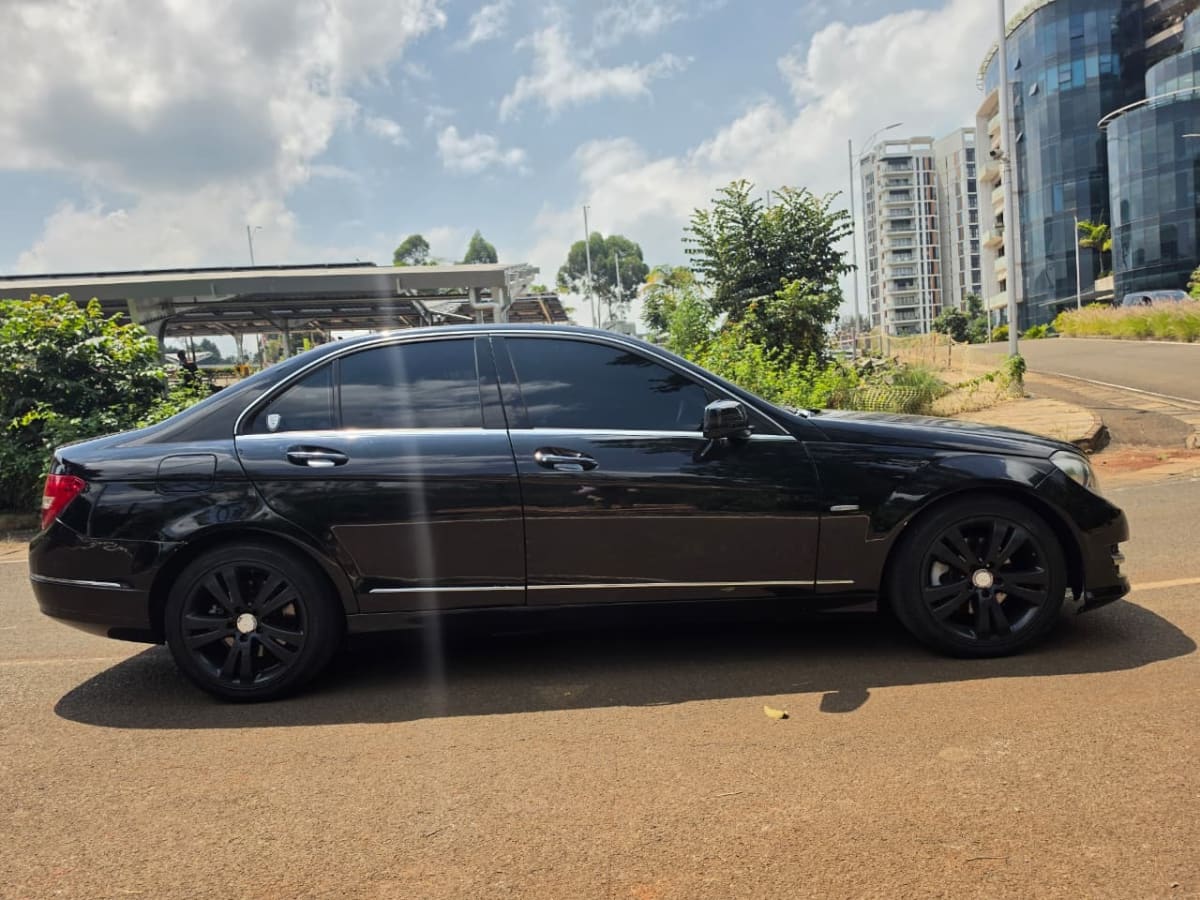 MERCEDES BENZ C200
