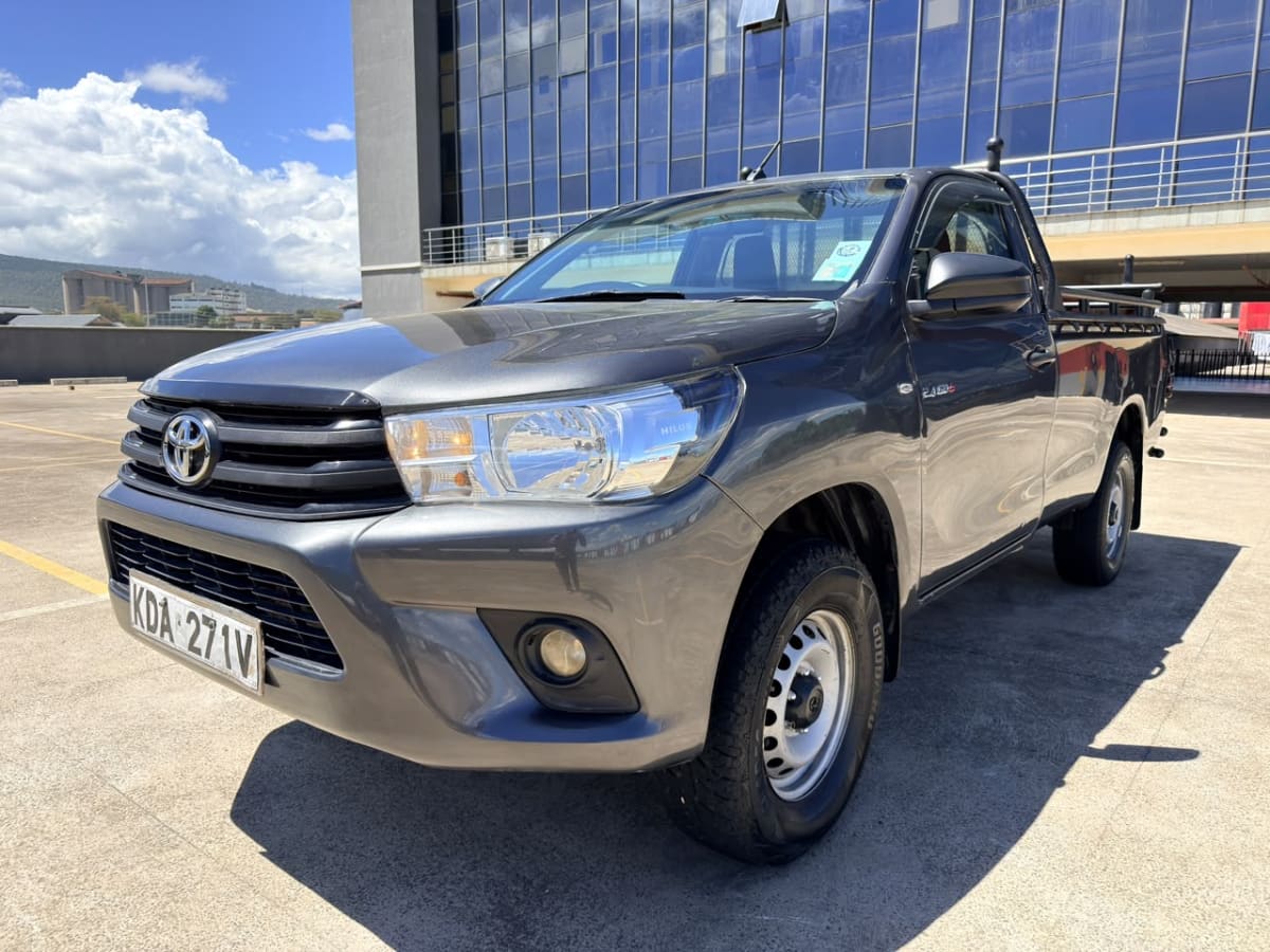 TOYOTA HILUX LOCAL