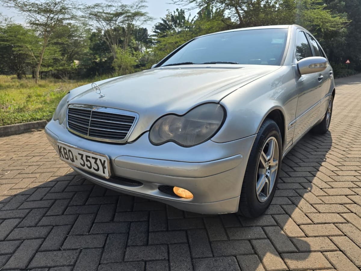MERCEDES BENZ C200