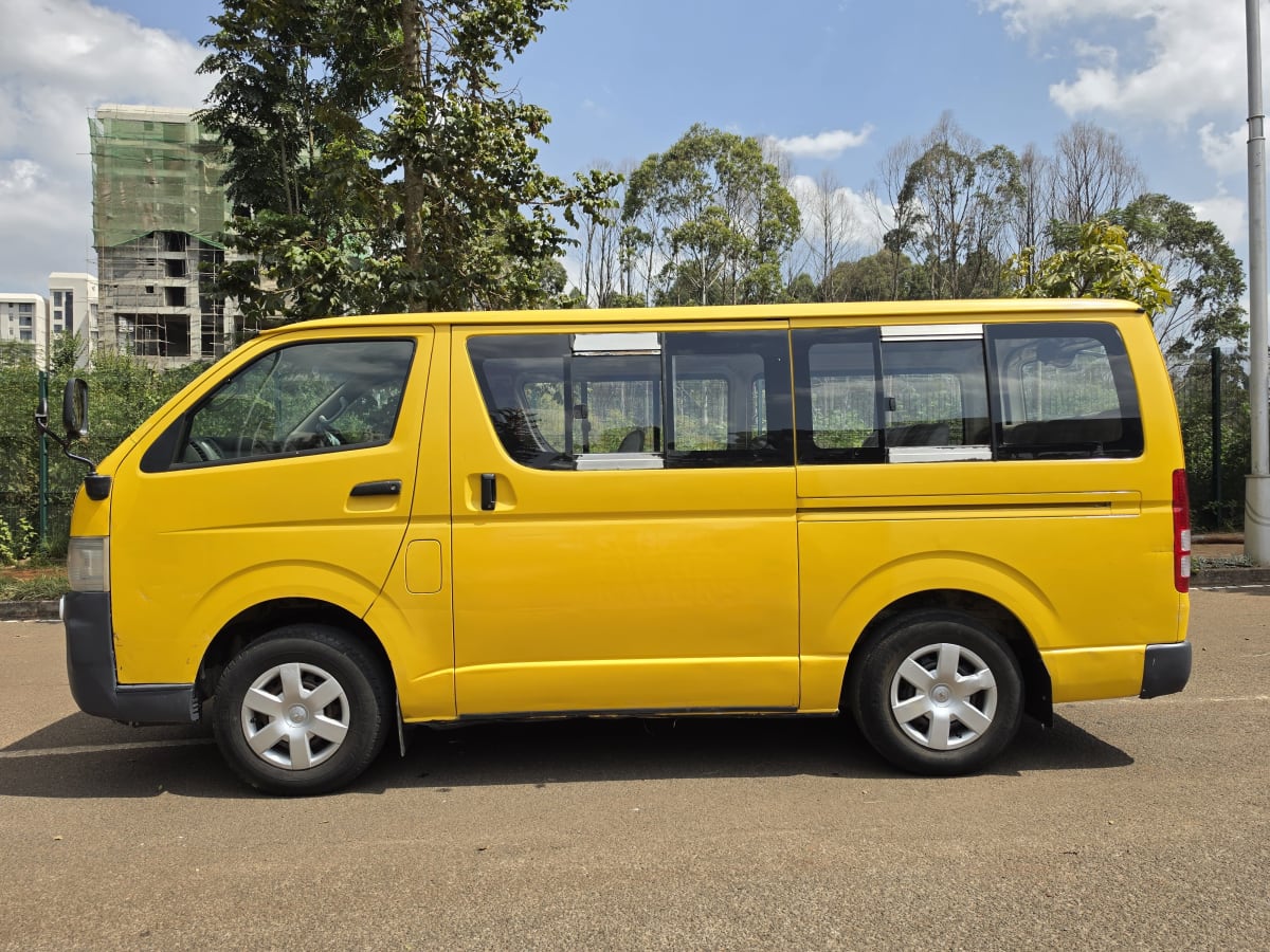 TOYOTA HIACE 7L