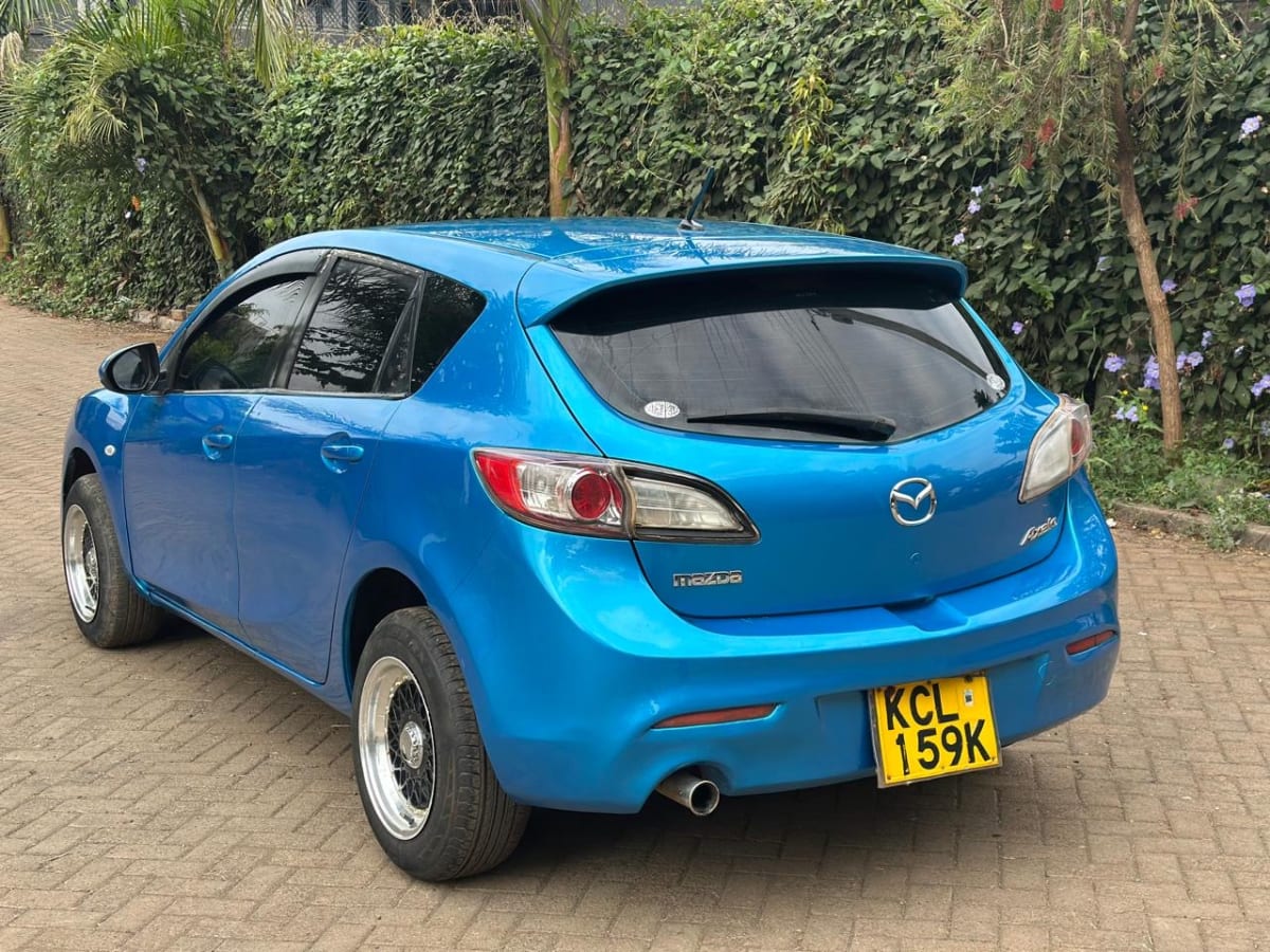MAZDA AXELA