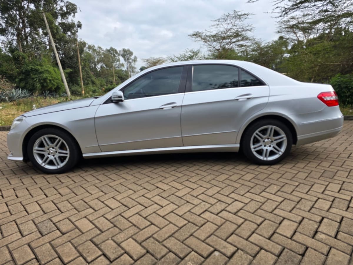 MERCEDES BENZ E300