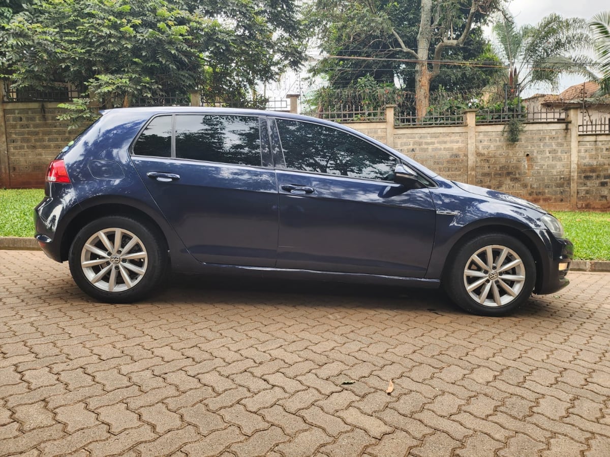 VOLKSWAGEN GOLF TSI