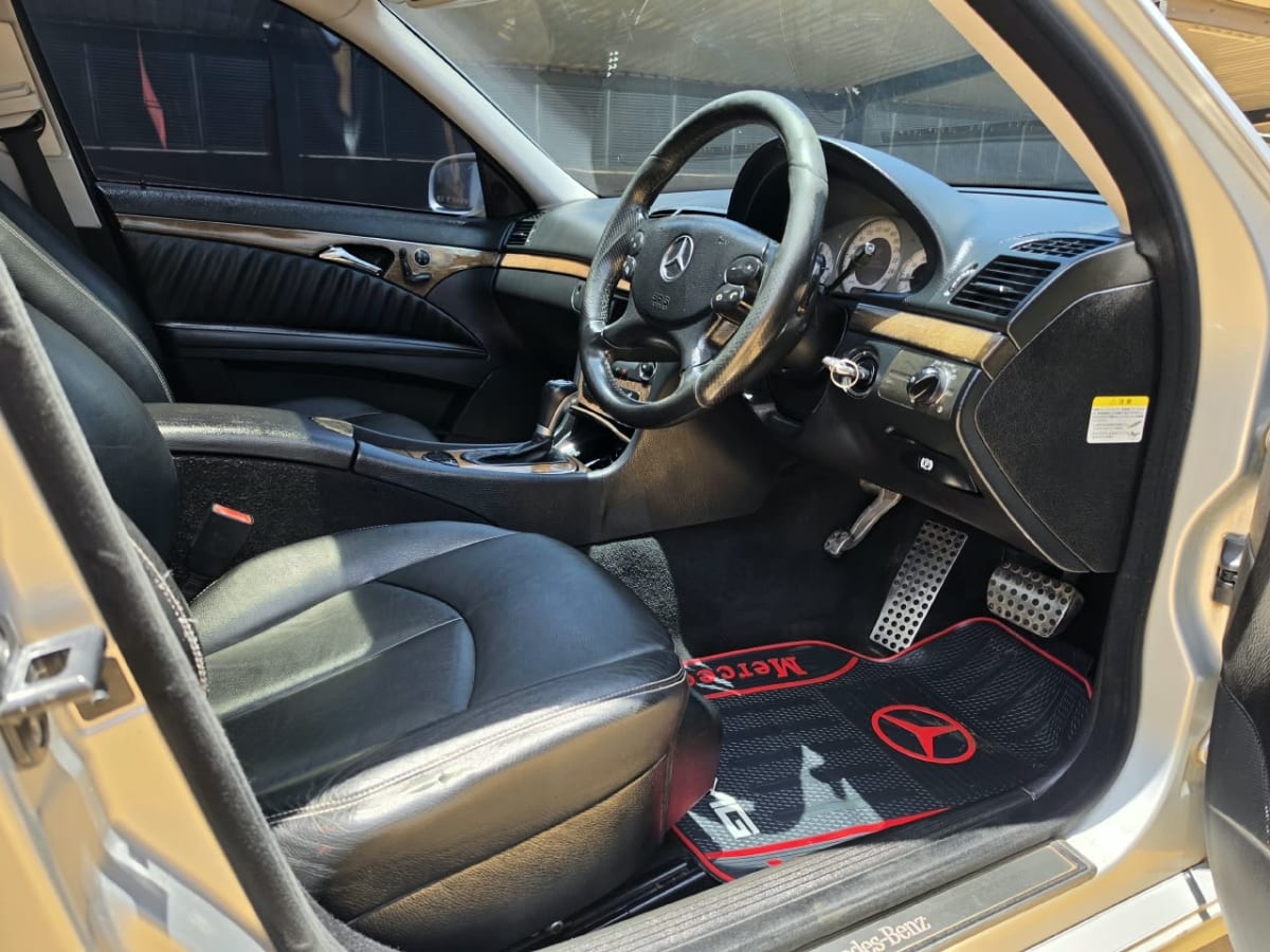 Mercedes Benz E300