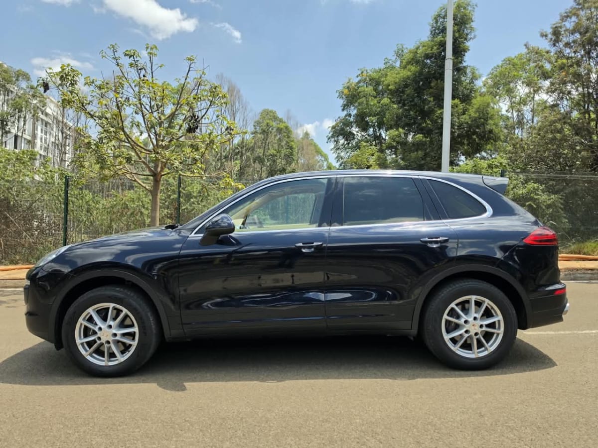 Porsche Cayenne (local)