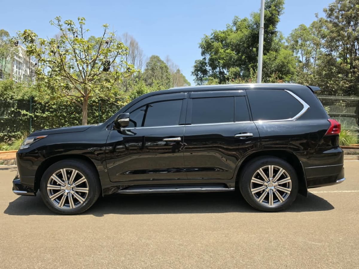 Lexus LX570