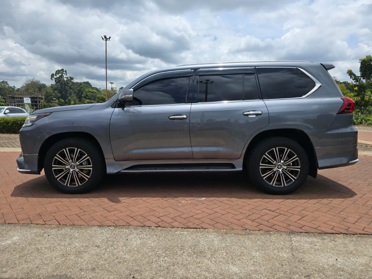 LEXUS LX570