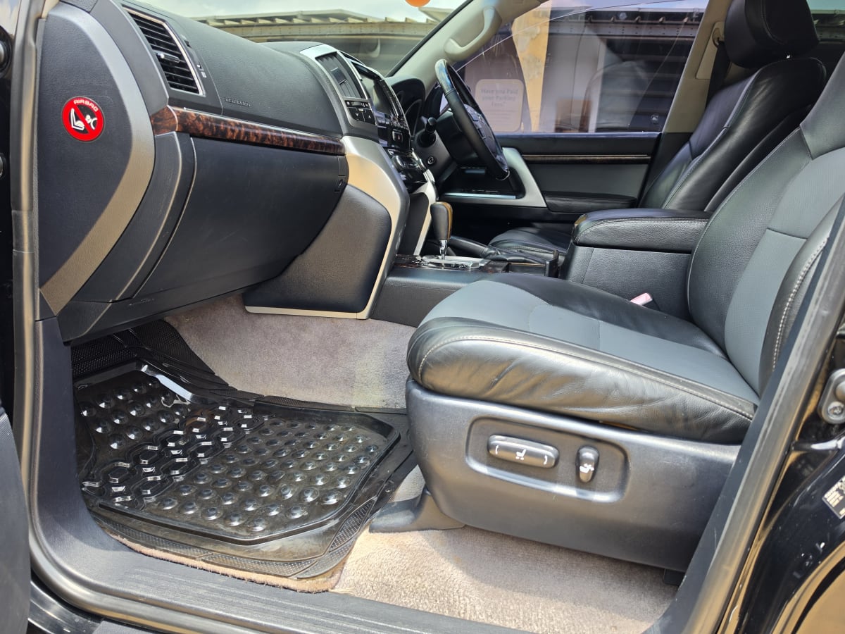 Toyota Landcruiser V8