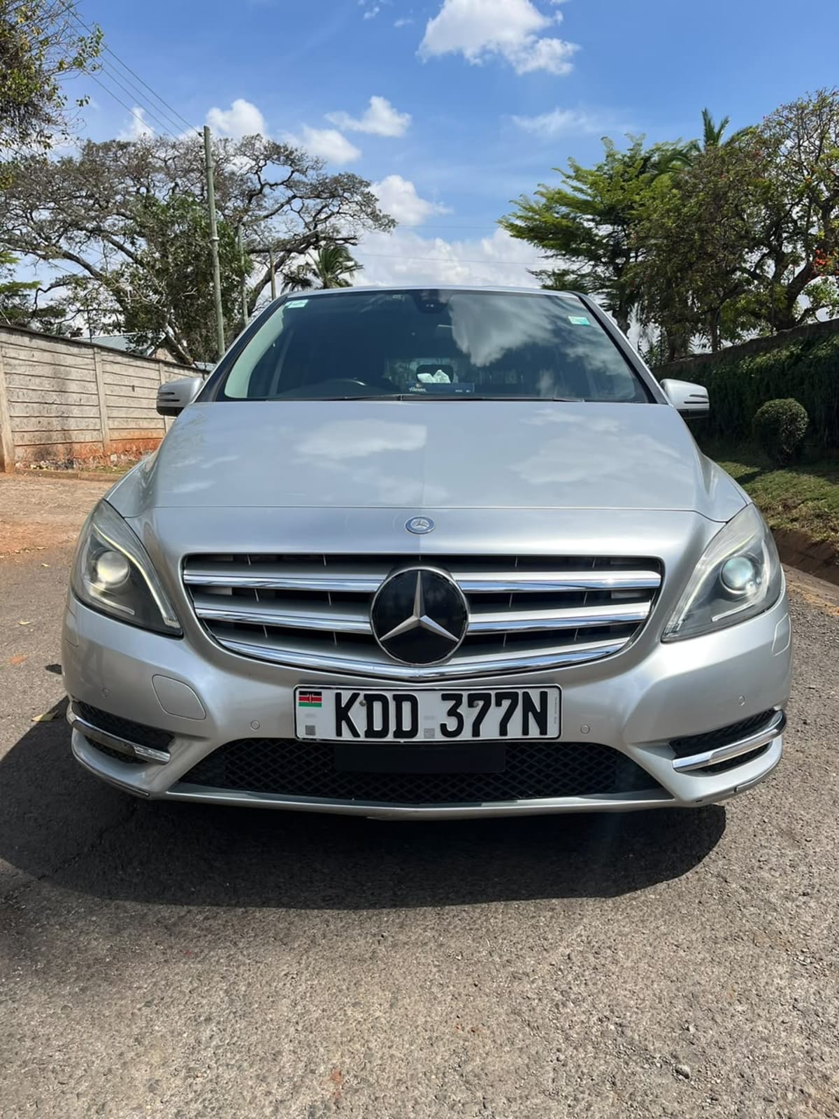 Mercedes Benz  B180